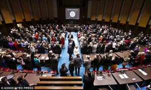 article-2306590-19350AD0000005DC-504_634x379[1]